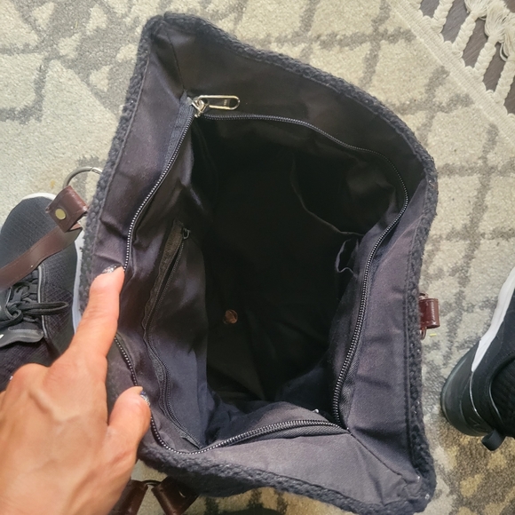 Tote - Picture 4 of 4